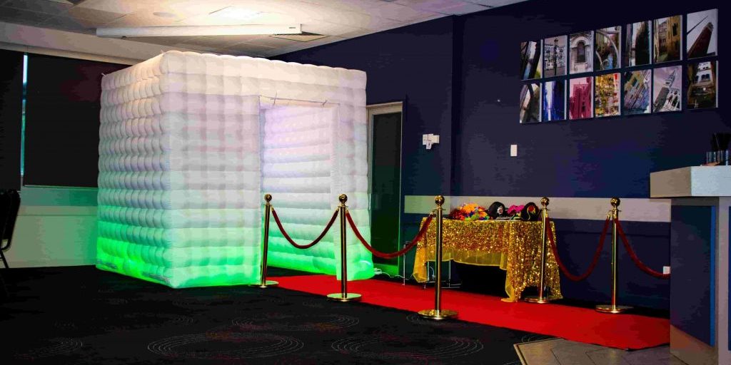 enclosed photobooth