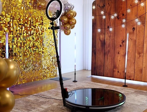 360 Photo Booth confetti moment
